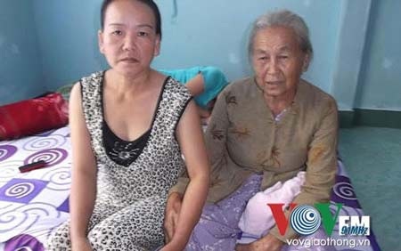 Vòng tránh thai “lạc” vào ruột non hơn 20 năm - 1 Bà Hà Thị Kim Nga (bên trái).