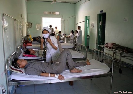 CN Công ty Mía đường Phan Rang bị ngộ độc được điều trị tại bệnh viện