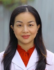 Mặt T.T bị nổi mụn
chi chít, sưng tấy sau khi trị liệu tại spa.