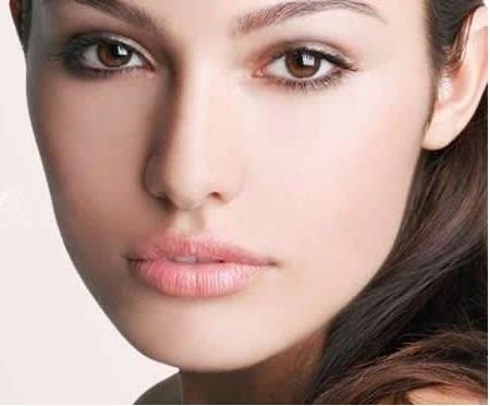 Để cái tuổi chẳng đuổi xuân đi - 1 Làn da trắng mịn tôn lên nét quyến rũ, kiêu sa