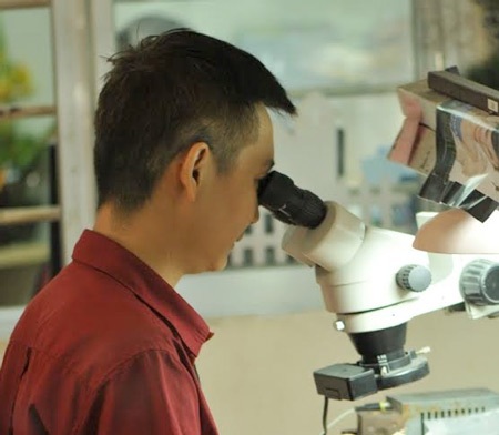 Khám phá xưởng chế tác ngọc trai lớn nhất Sài Gòn - 10 Từ mẫu thiết kế, thợ thủ công tạo khuôn mẫu, hoa văn trên chất
liệu sáp cứng