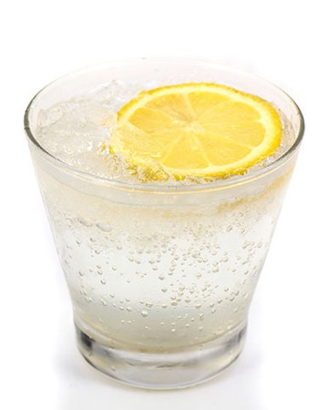 Tiệc “yêu” nên tránh món gì? - 3 Nước khoáng có ga (tonic)