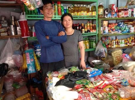 Đôi vợ chồng nghèo gửi quà trúng thưởng ra biển đảo - 1 Niềm tin nơi miền đất hứa