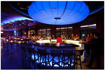 Nhà hàng Việt lên báo Mỹ - 1 Cuộc sống sành điệu, xa hoa của The Rooftop Bar