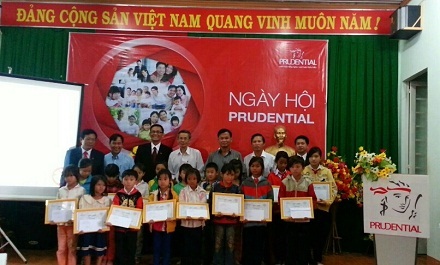 Đắk Nông: Trao 20 suất học bổng tới HS nghèo vượt khó