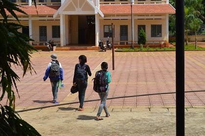 Sĩ tử Tây Nguyên rời KTX về quê sau môn thi cuối của đợt 2 kỳ tuyển sinh ĐH, CĐ năm 2013.