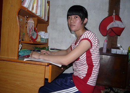 Cả trường vỡ òa vì lần đầu có học sinh đỗ thủ khoa đại học