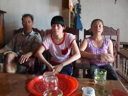 Thủ khoa Bùi Xuân Diệu và bố mẹ.