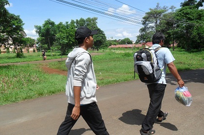 Thí sinh Tây Nguyên hối hả trả phòng trọ lên đường dự thi đợt 2.