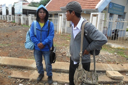 Thí sinh Tây Nguyên hối hả trả phòng trọ lên đường dự thi đợt 2.