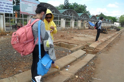 Thí sinh Tây Nguyên hối hả trả phòng trọ lên đường dự thi đợt 2.