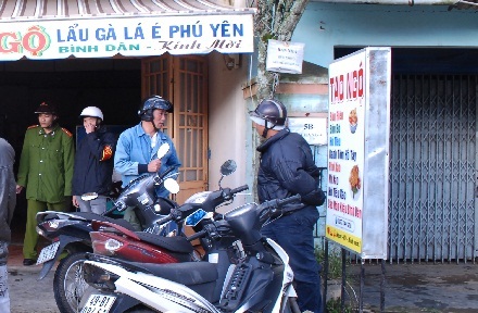 Người dân vẫn chưa hết bàng hoàng sau vụ nổ.