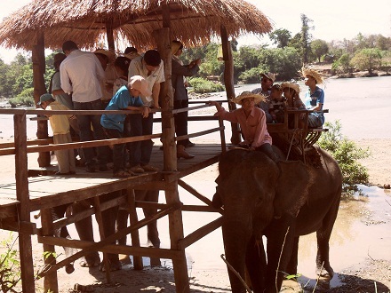 Theo Trung tâm Du lịch Bản Đôn,