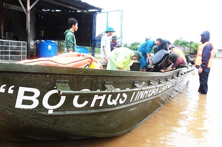 Khắc phục hậu quả trận lũ.