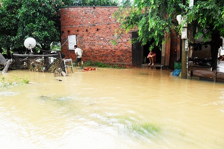 Người dân buồn thăm thẳm sau trận lũ kinh hoàng.