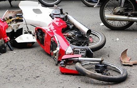 Chiếc xe máy của em Anh bị nát bét, vỡ ra từng mảng lớn