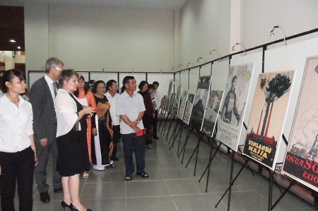 Rất đông các cá nhân, tổ chức, đơn vị trên địa bàn tỉnh Đắk Lắk tham quan triển lãm