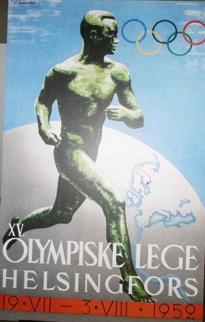 Hầu như bức tranh áp-phích nào cũng thu hút người xem.