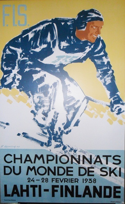 Hầu như bức tranh áp-phích nào cũng thu hút người xem.