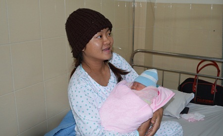 Bé Khanh sinh nặng 2,7kg, tình trạng sức khỏe tốt trong niềm hạnh phúc của người mẹ.