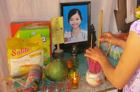 Di ảnh cháu Nguyễn Thị H. (12 tuổi) sau sự việc đau lòng.