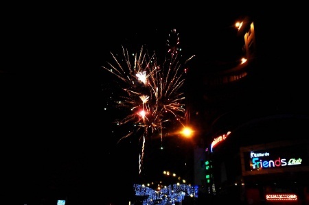 Hấp dẫn với màn pháo hoa tại phố núi Buôn Ma Thuột (Đắk Lắk) chào đón xuân Giáp Ngọ 2014