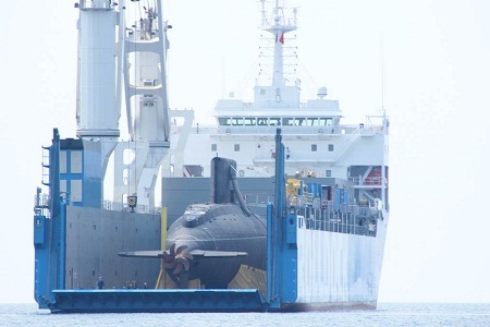 Tàu ngầm Kilo TP Hồ Chí Minh cập cảng Cam Ranh an toàn