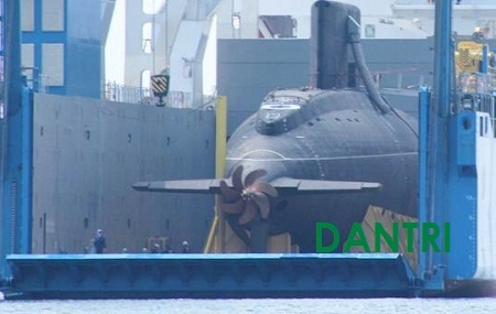 Tàu ngầm Kilo HQ 183 TP Hồ Chí Minh lộ diện