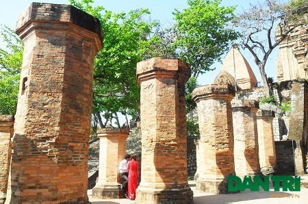 Các trụ này có chiều cao không giống nhau.