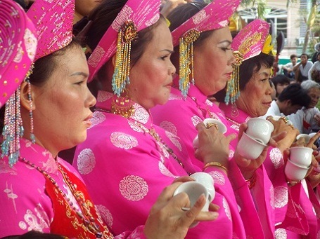 Lễ hội Tháp bà Ponagar hàng năm là lễ hội dân gian truyền thống lớn nhất ở Khánh Hòa,