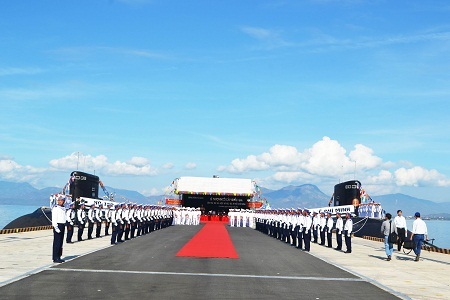Hai tàu ngầm Kilo vươn cao cờ Tổ quốc