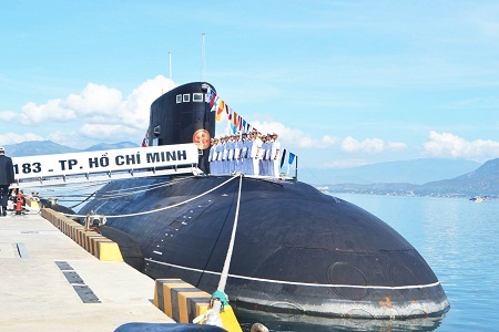 Hai tàu ngầm Kilo vươn cao cờ Tổ quốc