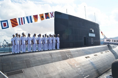 Hai tàu ngầm Kilo vươn cao cờ Tổ quốc