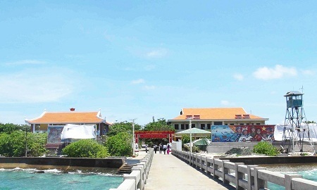 Hai bức tranh trước ngày hoàn thành.