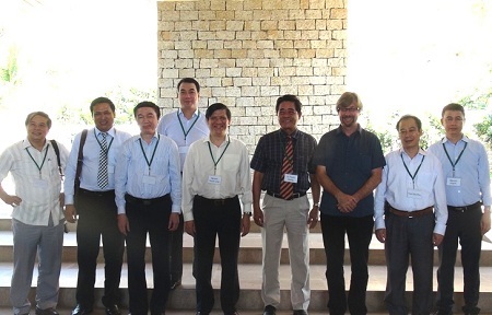 Các đại biểu, nhà khoa học tham dự hội nghị, ngày 28/5.