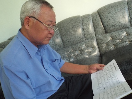  Nhạc sĩ Huỳnh Phước Long trò chuyện cùng PV Báo Dân trí.