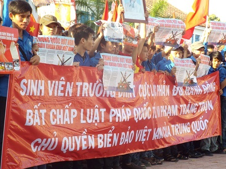 Chủ quyền biển đảo thiêng liêng của Tổ quốc Việt Nam là bất khả xâm phạm. 