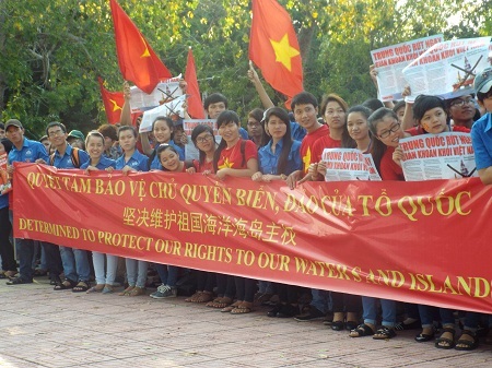 Chùm ảnh: Sinh viên Nha Trang mít tinh phản đối Trung Quốc đặt giàn khoan trái phép