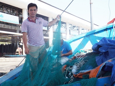 Tàu cá của ngư dân Khánh Hòa neo đậu tại Hòn Rớ, Nha Trang