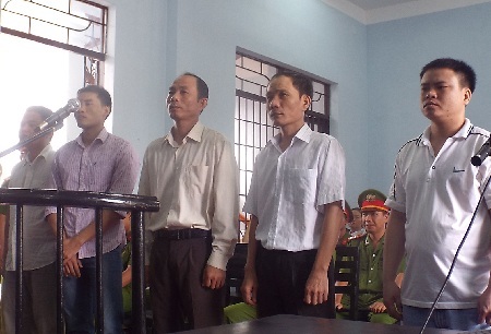 Các bị cáo tại phiên tòa sơ thẩm, ngày 18/6.