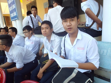 Sáng nay, thí sinh tự tin trước buổi thi môn Toán