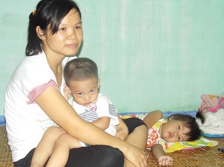 Vắng chồng, chị luôn tự nhủ rằng không bao giờ được phép ốm để lo cho con nhỏ.