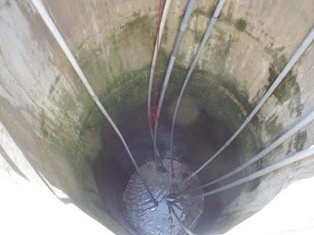 Giếng luôn trong tình trạng cạn đáy.