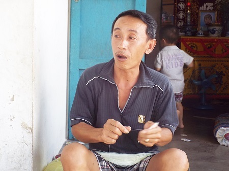 Đã có một phụ nữ sinh sống tại đây tử vong sau khi trượt chân từ trên núi rơi xuống mặt đường.