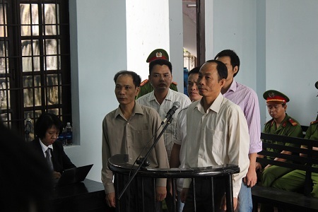 Các bị cáo hầu tòa, sáng 11/6