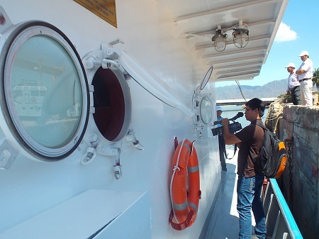 Bàn giao tàu cá vỏ thép cho ngư dân vươn khơi, bám biển