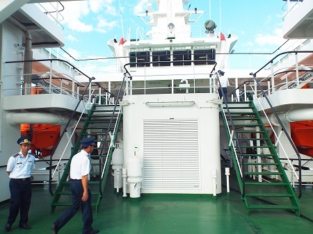 Xuồng cứu sinh trên tàu CSB 8001.