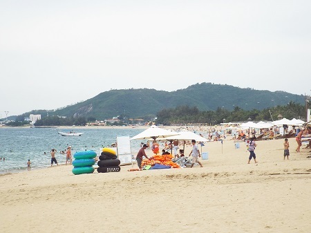 Biển Nha Trang, một điểm đến không thể thiếu của nhiều du khách.
