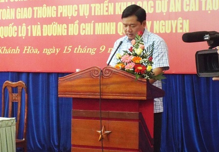 Bộ trưởng Bộ GTVT Đinh La Thăng phát biểu tại Hội nghị, ngày 15/9.