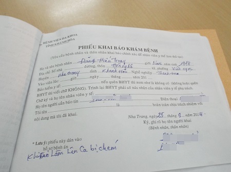 Phiếu khai báo khám bệnh cho ông Trung.